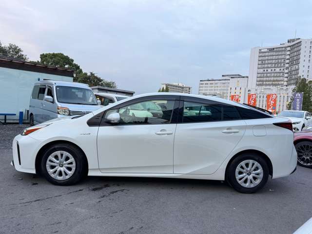 トヨタ プリウス １．８ Ｓ R1年 (東海) 99