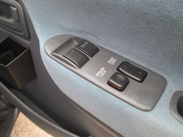 トヨタ ハイエースワゴン ２．４ スーパーカスタム セミミドルルーフ H11年 (関東) 99
