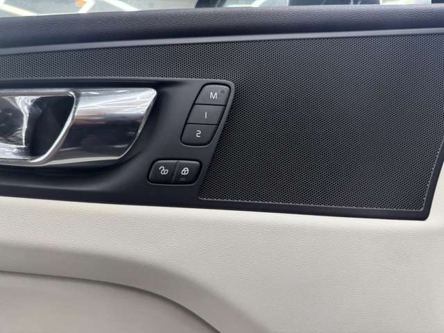 ボルボ ＸＣ６０ Ｄ４ ＡＷＤ インスクリプション ディーゼルターボ ４ＷＤ H30年 (関東) 99