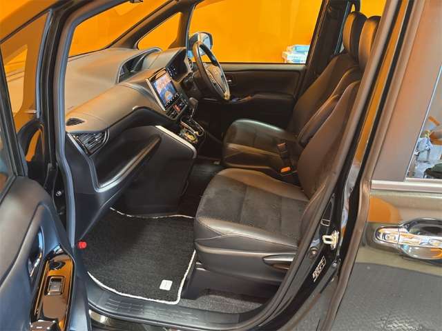 トヨタ ヴォクシー ２．０ ＺＳ 煌ＩＩＩ R3年 (近畿) 99