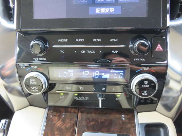トヨタ アルファード　ハイブリッド ハイブリッド ２．５ Ｘ Ｅ－ＦＯＵＲ ４ＷＤ R4年 () 99