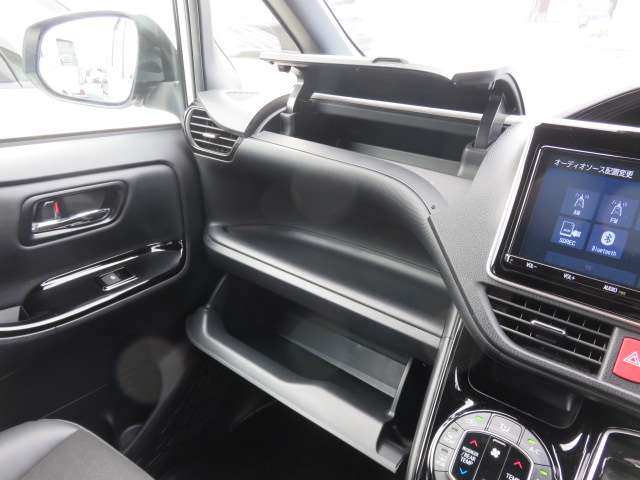 トヨタ ノア ２．０ ＳＩ ＷＸＢＩＩ ４ＷＤ R1年 () 99