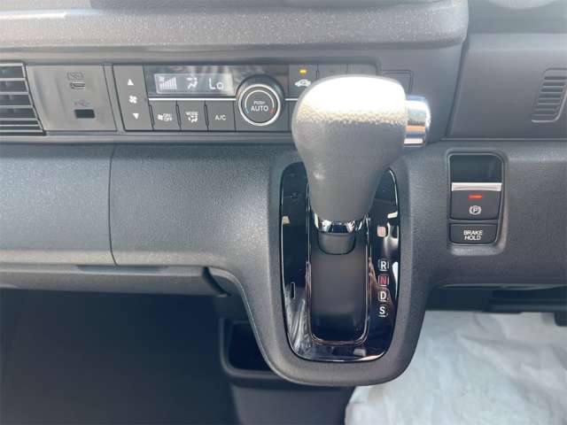 ホンダ Ｎ　ＢＯＸ カスタム ６６０ コーディネートスタイル ２トーン R8年 (近畿) 99