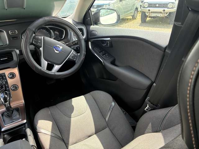 ボルボ Ｖ４０クロスカントリー Ｔ５ ４ＷＤ H26年 () 99