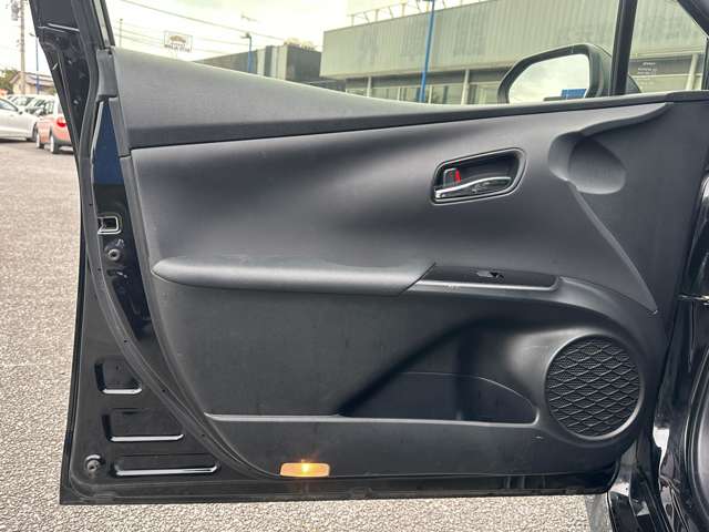 トヨタ プリウス １．８ Ｓ R1年 () 99