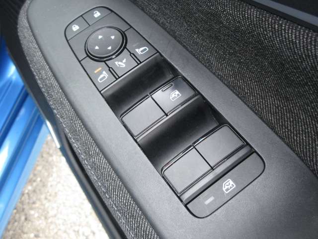 日産 ノートオーラ １．２ Ｇ ＦＯＵＲ ４ＷＤ R3年 (関東) 99