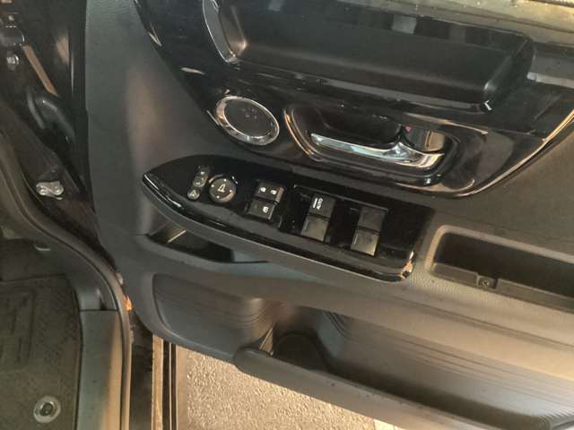 ホンダ Ｎ　ＢＯＸ カスタム ６６０ Ｌ R5年 (近畿) 99