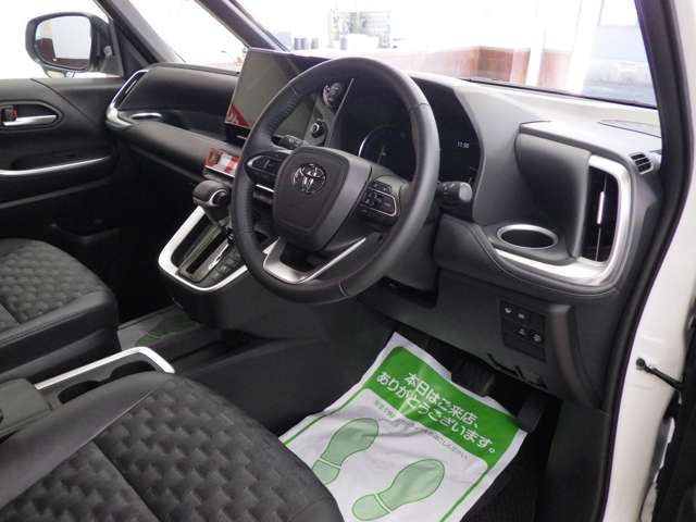 トヨタ ヴォクシー １．８ ハイブリッド Ｓ－Ｚ Ｅ－ＦＯＵＲ ４ＷＤ R7年 () 99