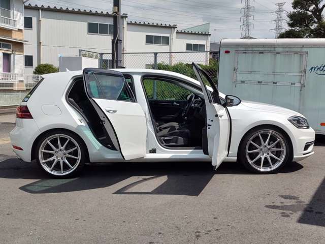 フォルクスワーゲン ゴルフ ＴＳＩ　ハイライン H29年 (関東) 99