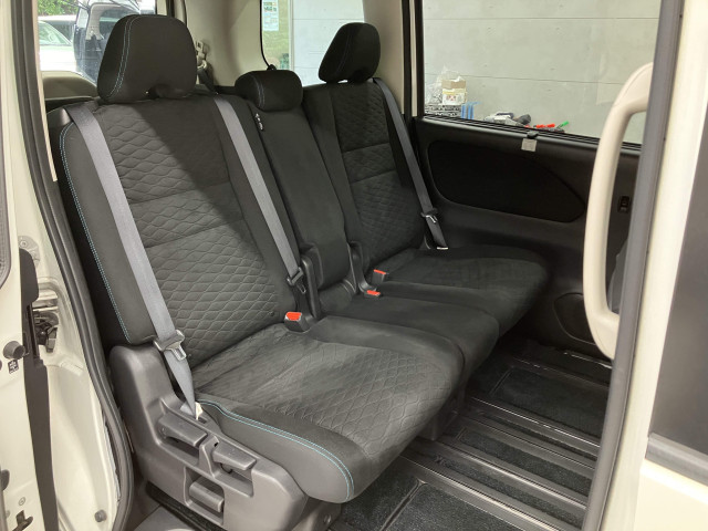 日産 セレナ ２．０ ライダー Ｖセレクション H29年 (近畿) 99