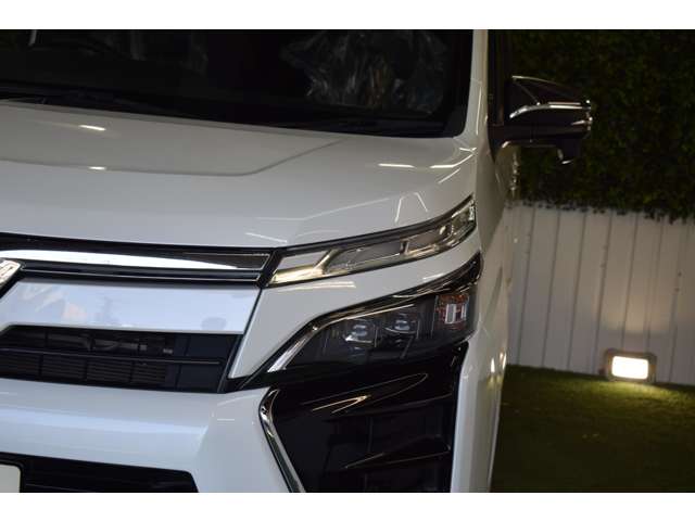 トヨタ ヴォクシー ２．０ ＺＳ 煌ＩＩＩ ４ＷＤ R2年 (北海道) 99
