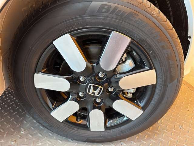 ホンダ フリード　ハイブリッド １．５ Ｅ：ＨＥＶ エアー ＥＸ R8年 () 99