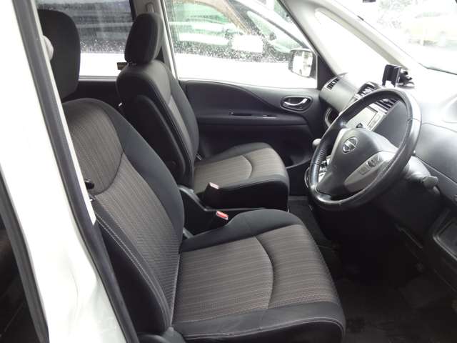 日産 セレナ ２．０ ハイウェイスター Ｖエアロモード＋ＳＡＦＥＴＹ Ｓ－ＨＹＢＲＩＤ H27年 (関東) 99