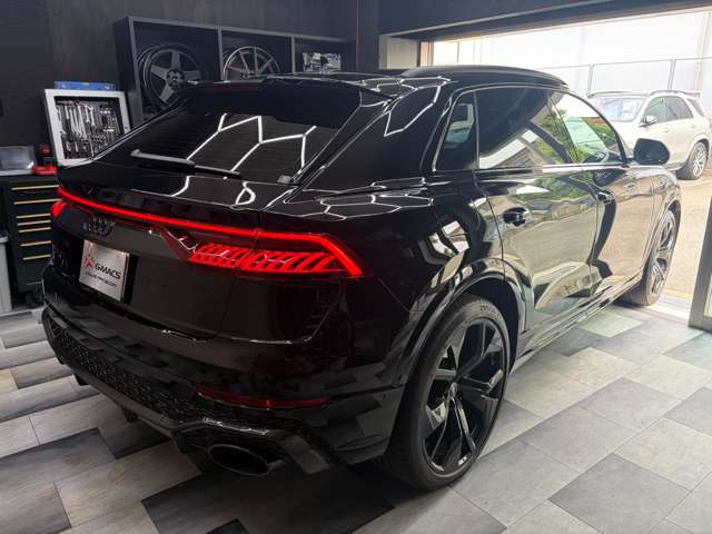 アウディ ＲＳ　Ｑ８ ４．０ ４ＷＤ R4年 (近畿) 99