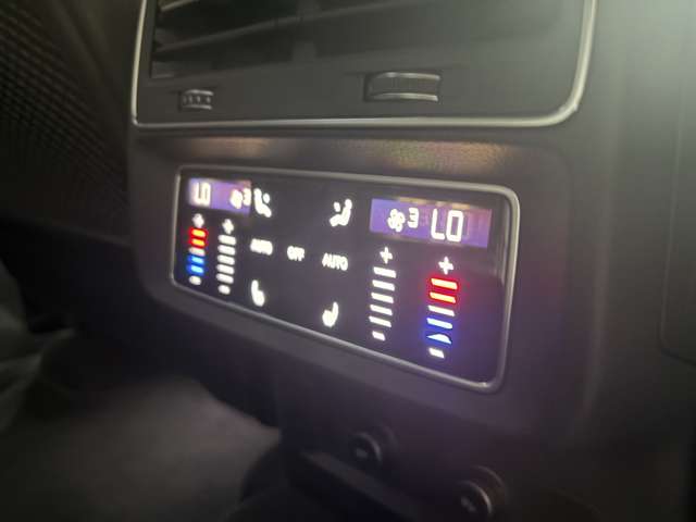 アウディ ＲＳ　Ｑ８ ４．０ ４ＷＤ R4年 (近畿) 99
