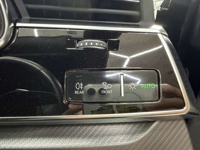 アウディ ＲＳ　Ｑ８ ４．０ ４ＷＤ R4年 (近畿) 99