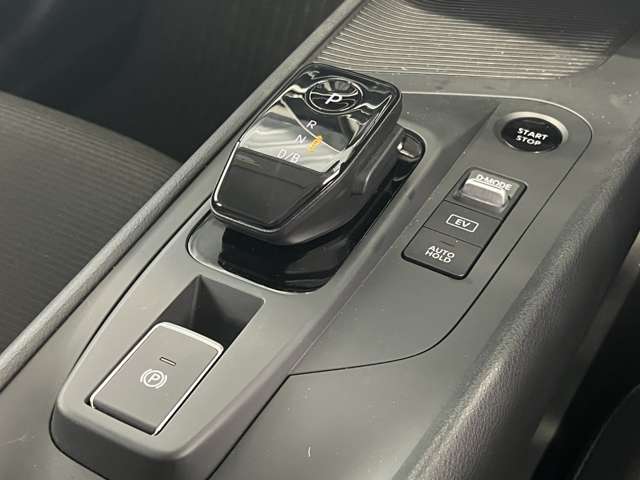 日産 ノート １．２ Ｓ ＦＯＵＲ ４ＷＤ R3年 () 99
