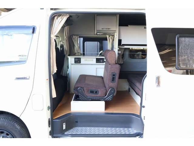 トヨタ レジアスエースバン キャンピングカーナッツＲＶラデッシュ４ＷＤ H27年 (東北) 99