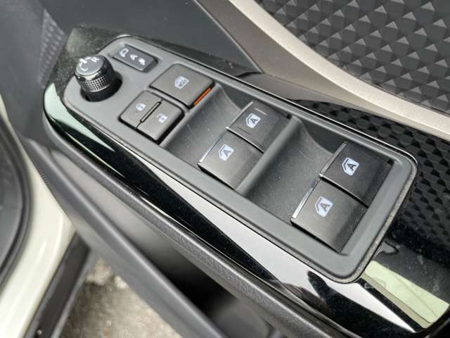 トヨタ Ｃ−ＨＲ ハイブリッド １．８ Ｇ モード ブルーノ R1年 (関東) 99