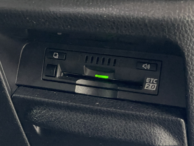 トヨタ ヴォクシー ２．０ ＺＳ 煌ＩＩＩ R2年 () 99