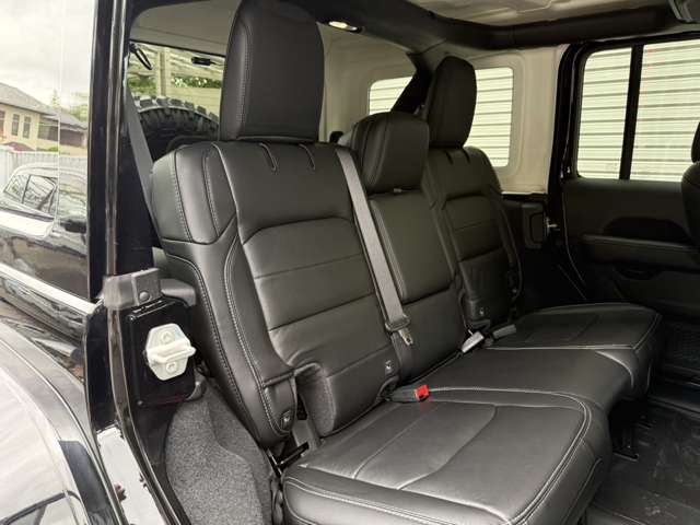ジープ ラングラー　アンリミテッド アンリミテッド サハラ ２．０Ｌ ４ＷＤ R5年 () 99