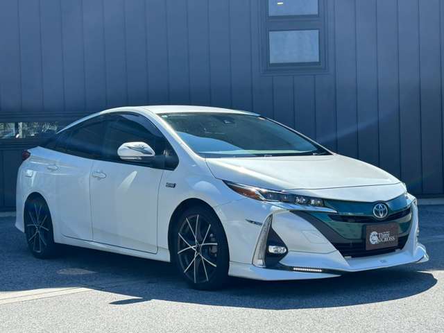 トヨタ プリウスＰＨＶ １．８ Ｓ ナビパッケージ H29年 (近畿) 99