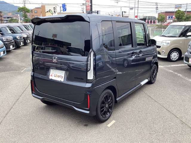 ホンダ Ｎ　ＢＯＸ カスタム ６６０ ブラック スタイル R8年 (四国) 99