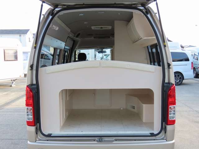 トヨタ ハイエースバン ＲＶビックフット製リトルノオクタービア R1年 (東海) 99
