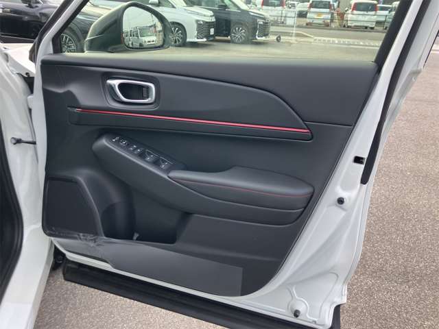 ホンダ ヴェゼル １．５ Ｅ：ＨＥＶ ＲＳ R8年 (東海) 99