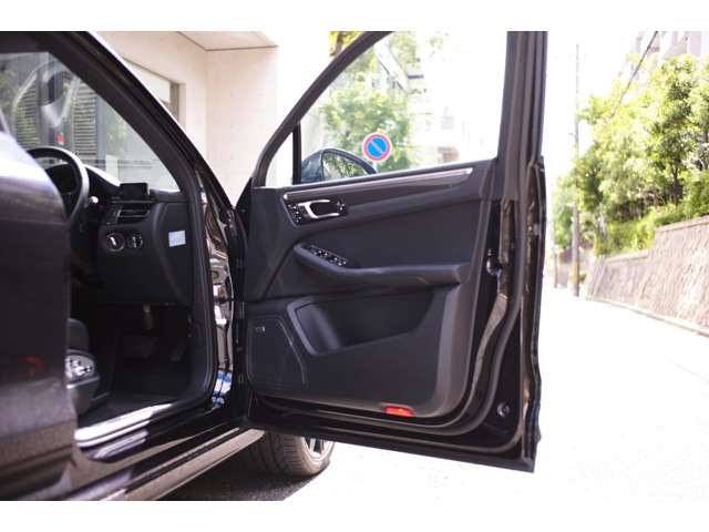 ポルシェ マカン ＧＴＳ ＰＤＫ ４ＷＤ R4年 (近畿) 99
