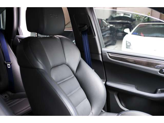 ポルシェ マカン ＧＴＳ ＰＤＫ ４ＷＤ R4年 (近畿) 99