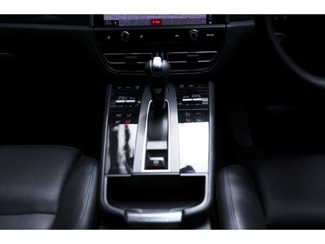 ポルシェ マカン ＧＴＳ ＰＤＫ ４ＷＤ R4年 (近畿) 99