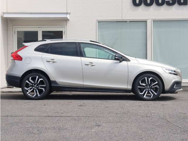 ボルボ Ｖ４０クロスカントリー Ｄ４ キネティック ディーゼルターボ H29年 (東海) 99