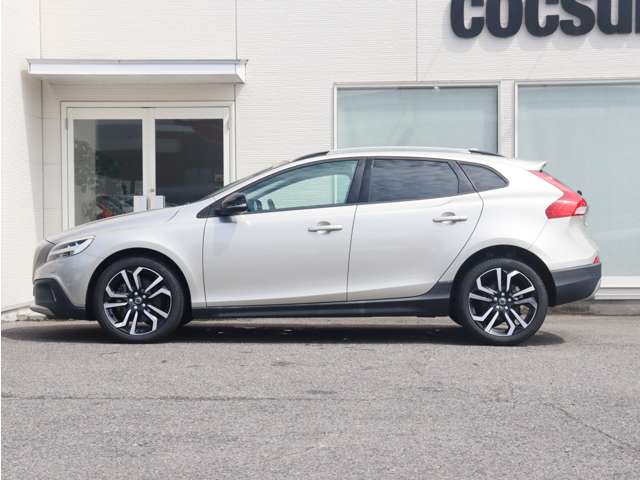 ボルボ Ｖ４０クロスカントリー Ｄ４ キネティック ディーゼルターボ H29年 (東海) 99