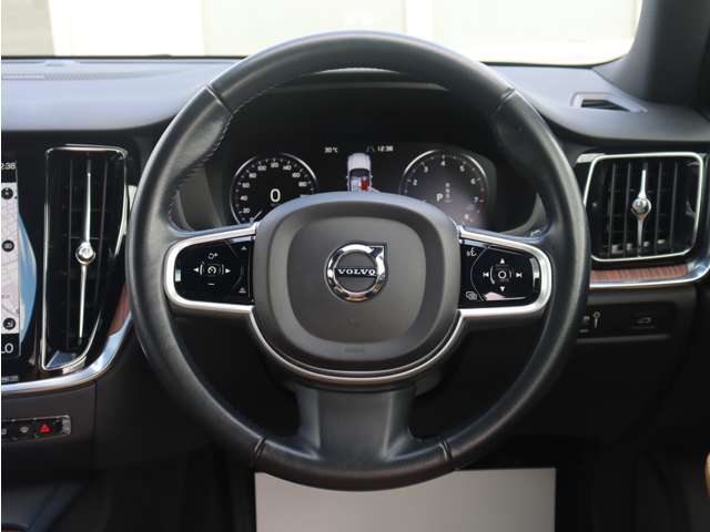 ボルボ Ｖ６０ Ｂ５　インスクリプション R3年 (東海) 99