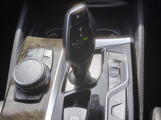ＢＭＷ ５シリーズ ５２３ｉ　Ｍスポーツ H29年 (近畿) 99