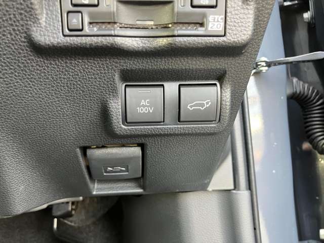 トヨタ カローラクロス　ハイブリッド １．８ ハイブリッド Ｚ Ｅ－ＦＯＵＲ ４ＷＤ R8年 (関東) 99