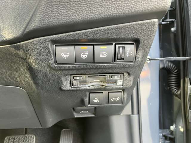 トヨタ カローラクロス　ハイブリッド １．８ ハイブリッド Ｚ Ｅ－ＦＯＵＲ ４ＷＤ R8年 (関東) 99