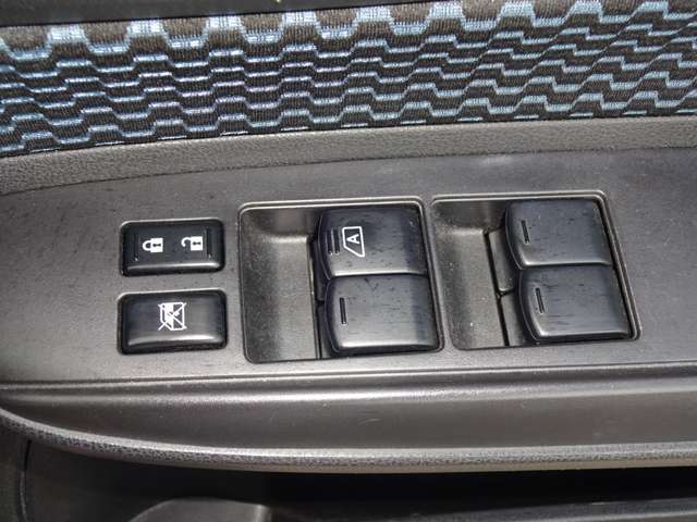 日産 ノート １．２ Ｘ ＦＯＵＲ ４ＷＤ H26年 (東北) 99