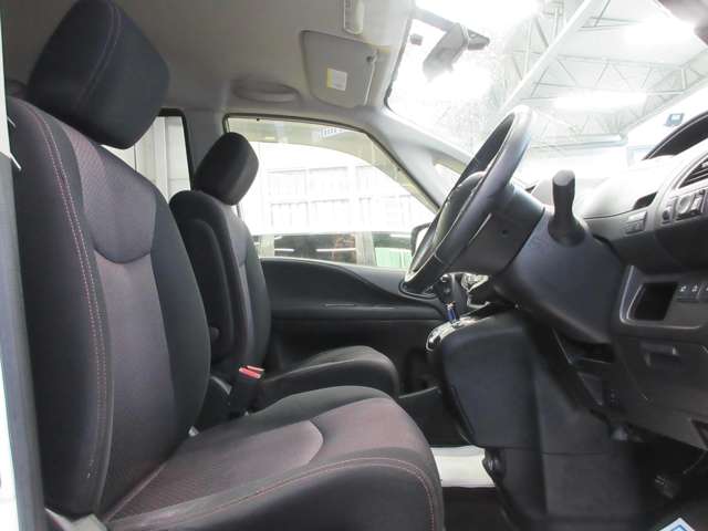 日産 セレナ ２．０ ハイウェイスター Ｖセレクション H24年 (関東) 99