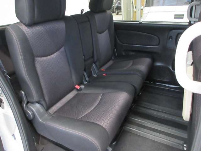 日産 セレナ ２．０ ハイウェイスター Ｖセレクション H24年 (関東) 99
