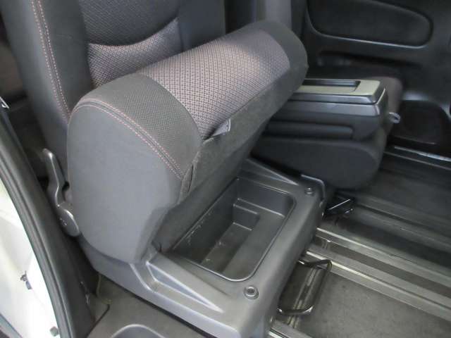 日産 セレナ ２．０ ハイウェイスター Ｖセレクション H24年 (関東) 99