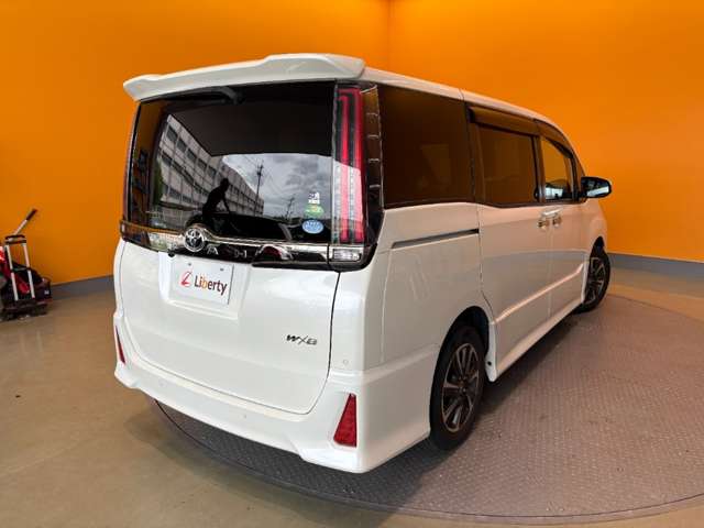 トヨタ ノア ２．０ ＳＩ ＷＸＢＩＩ R2年 () 99