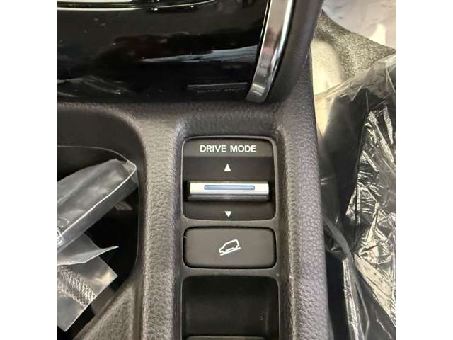 ホンダ ヴェゼル １．５ Ｅ：ＨＥＶ Ｚ R8年 (近畿) 99