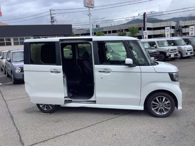 ホンダ Ｎ　ＢＯＸ カスタム ６６０ Ｌ R5年 (四国) 99