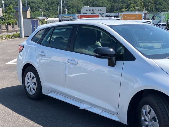 トヨタ カローラ　ツーリング　ハイブリッド １．８ ハイブリッド Ｘ Ｅ－ＦＯＵＲ ４ＷＤ R8年 (東海) 99