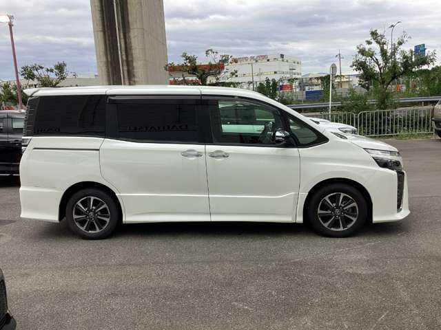 トヨタ ヴォクシー ２．０ ＺＳ 煌ＩＩＩ R3年 (近畿) 99