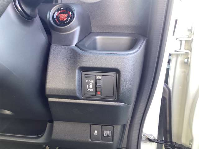 ホンダ Ｎ　ＢＯＸ カスタム ６６０ R8年 (近畿) 99