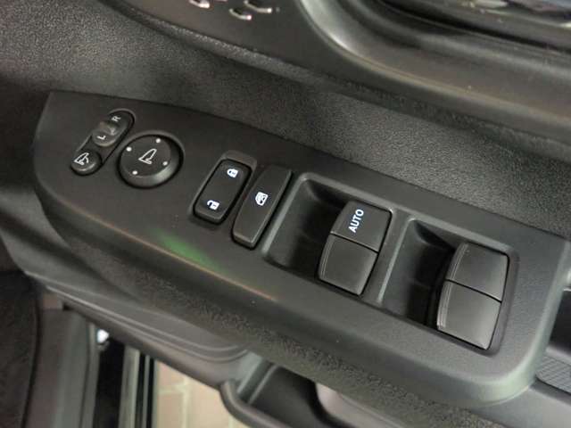 ホンダ Ｎ　ＢＯＸ カスタム ６６０ ターボ R8年 () 99