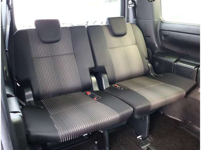 トヨタ ヴォクシー ２．０ ＺＳ 煌ＩＩ R1年 (関東) 99